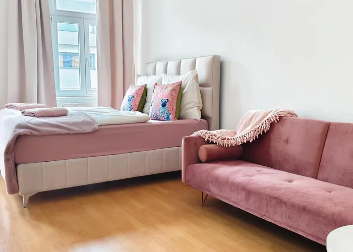 The Rose Apartment - Near Schoenbrunn Palace
