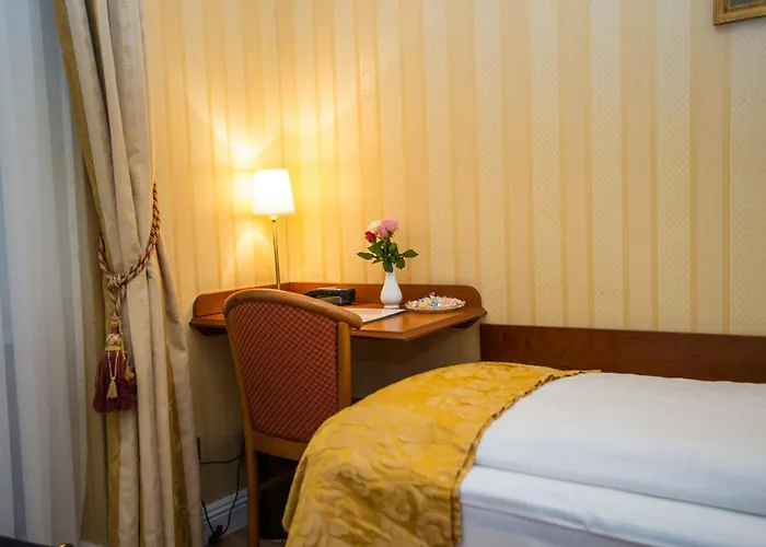 Pension Opera Suites I Self Check In I Ac In All Rooms