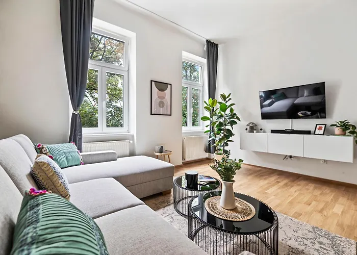 Cozy, Generous City Apartment - 10 Min To City-Centre - Contactless 24H Check-In