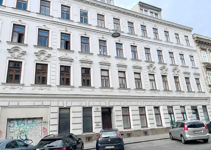 Schoene Erdgeschosswohnung, Nahe Zentrum Und Schoenbrunn