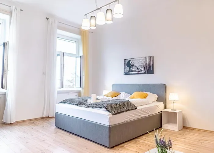 Attractive 2Br Apt Near Akh Ideal For Short & Longstays