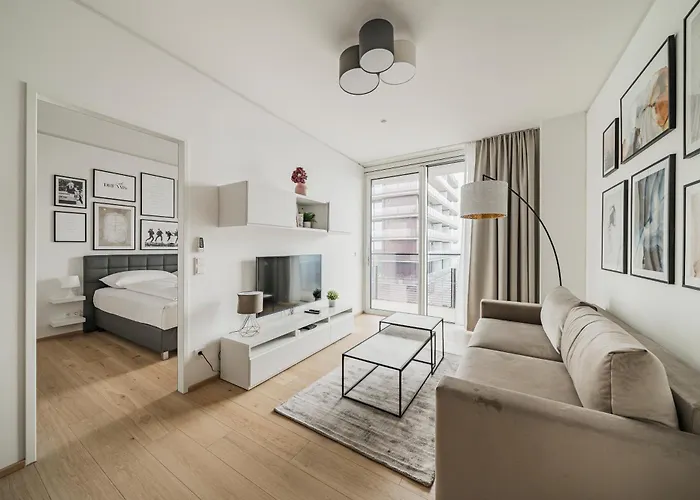 Stylish Apartment With Balcony And Pool