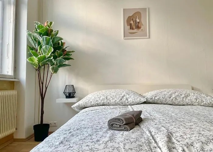 110 M2 Sunny & Central Long Term Apartment - Free Parking