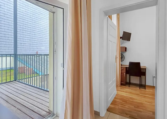 Spacious 3-Bedroom Retreat With Balcony For 8 Near Millennium Tower