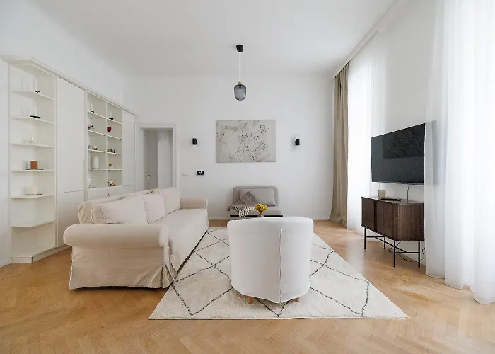 Ultra Spacious 3-Bedroom 3-Bath Steps From Vienna'S Historic Heart