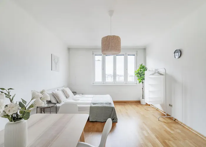 Central Retreat Schwedenplatz