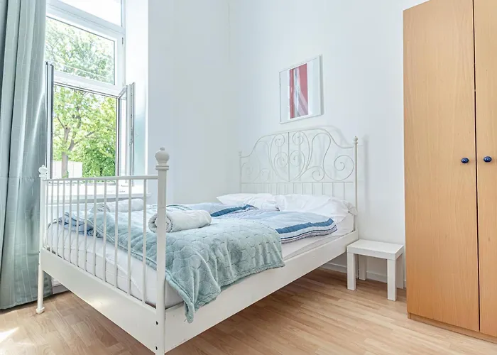 Elegant 6Br Retreat Near Danube & Garden Access
