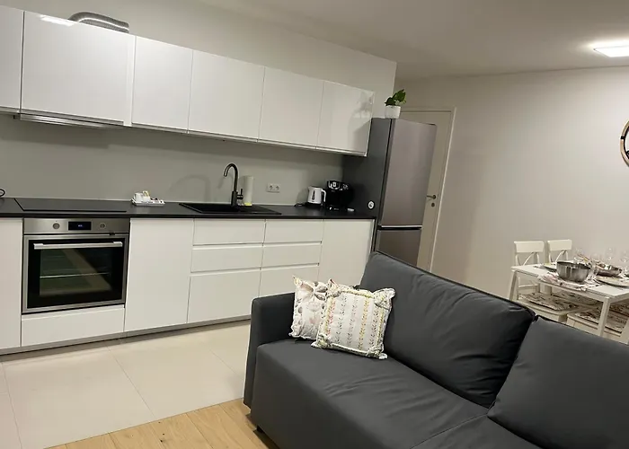 Cosy Candy Flat- With Optional Parking Available At An Extra Cost