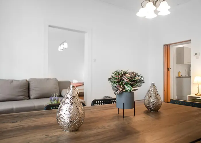 Stylish Multi Apt Perfect For Group Stays