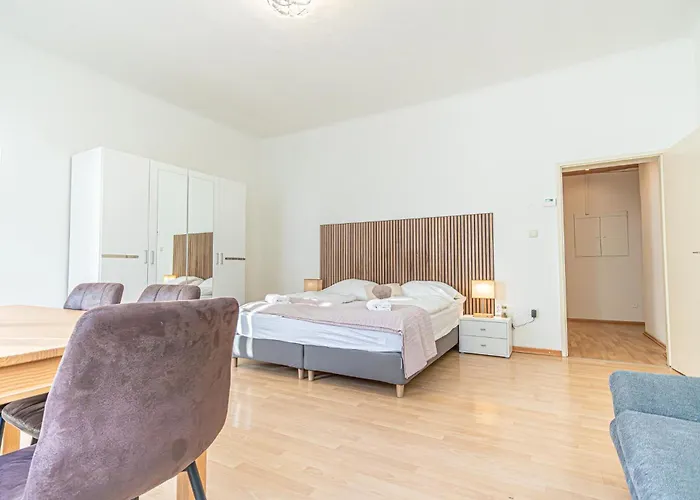 Simple 2-Bedroom Apartment For 5P Nice Location