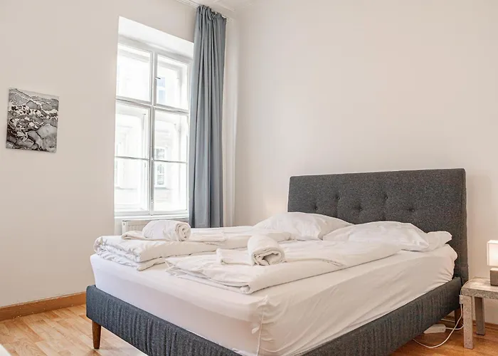 Central Belvedere Private Rooms In Shared Aprt - 12 Min From City Center