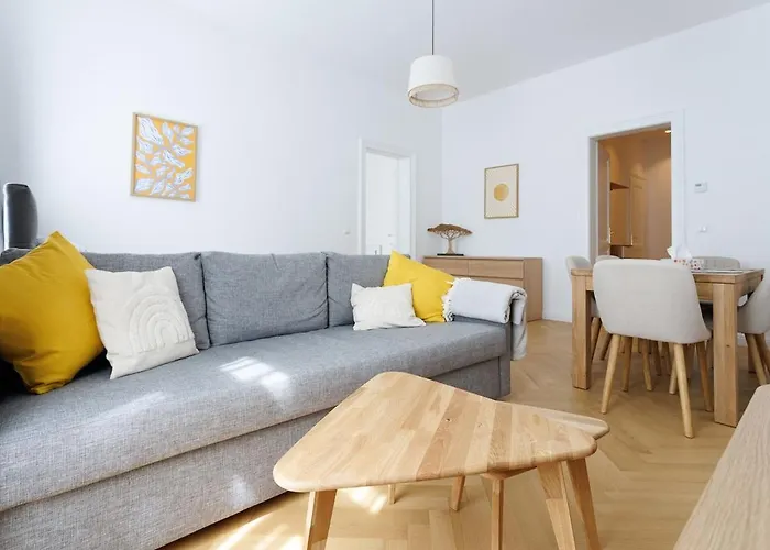 Central Stylish Apartment Near Opera