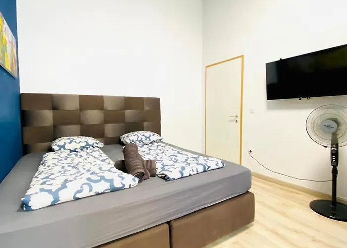 Elegant 1-Bedroom Apartment Near Danube River
