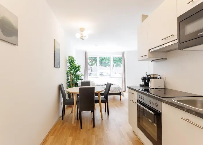Central Modern Studio Apartment With Free Parking