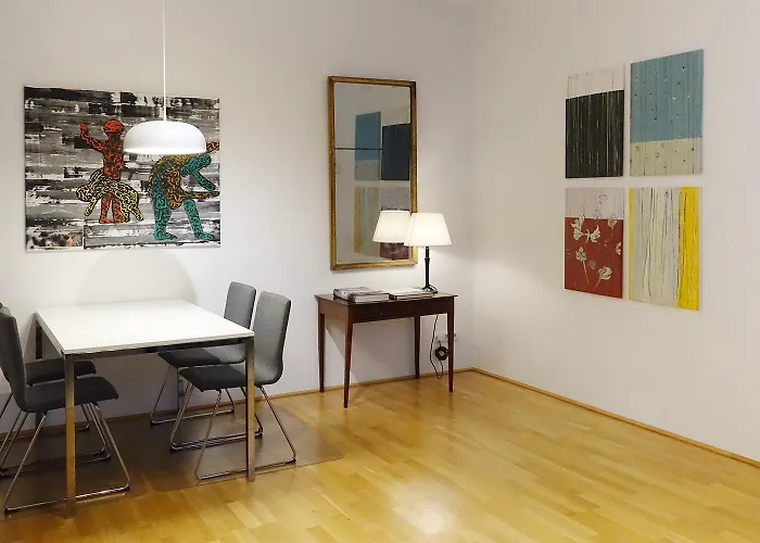 Charmante Neu Renovierte Wohnung In Der Naehe Des Stadtzentrums