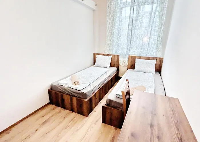 Spacious Rooms - 15 Min From Airport & City Center, 5 Min From Vienna Main-Bus Station Ez 12