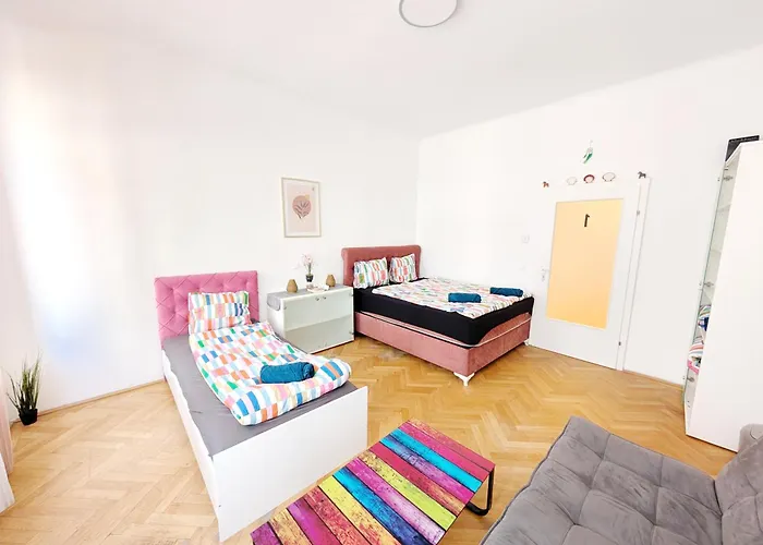 Cozy Rooms next to Lugner City