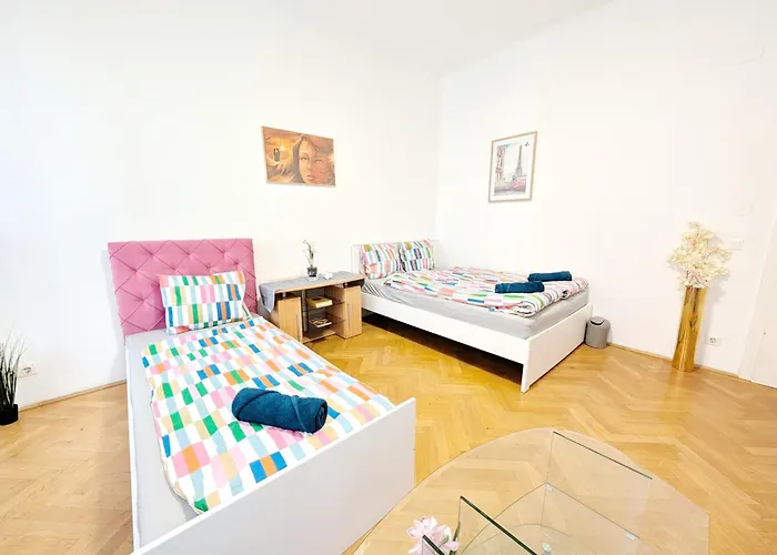 Cozy Apartment in Lugner City Area