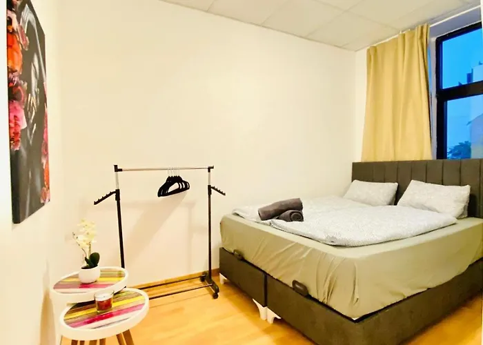 Comfortable Private Rooms In A Quiet, Well-Connected Area