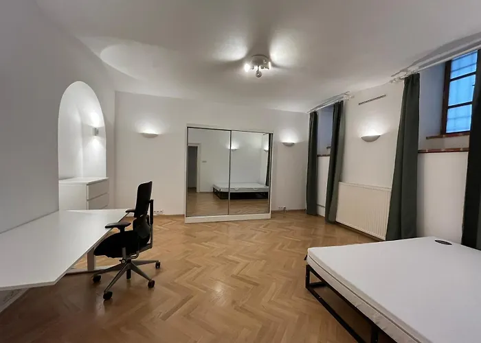 Room Close To Karlsplatz, Shared Apartment, No Private Bathroom