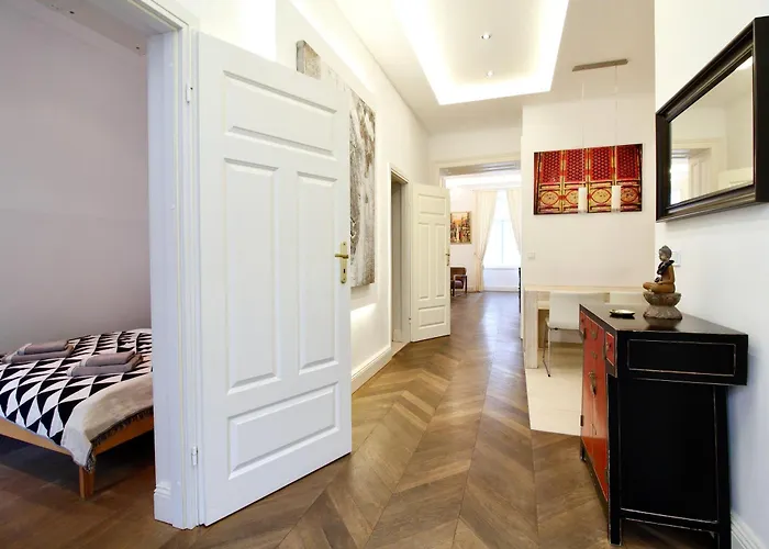 Urban Oasis In Neubau With Cozy Fireplace
