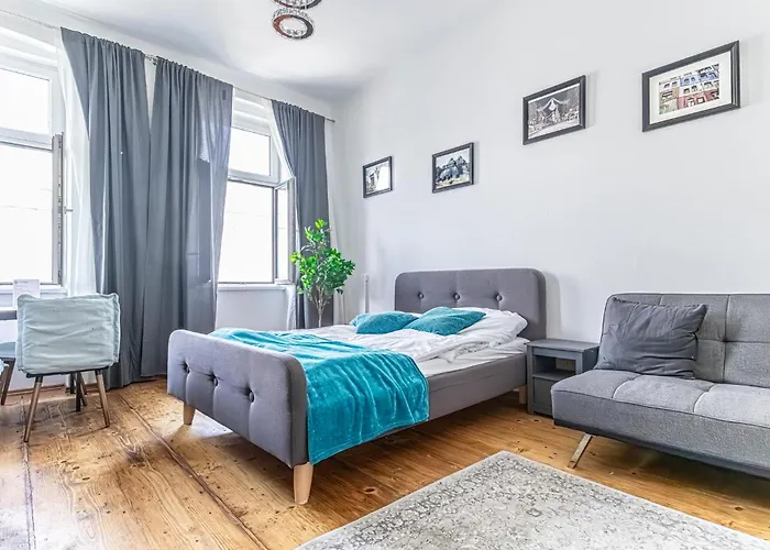 Trendy 1Br Apt, With Top Location