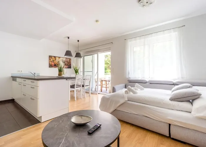 Apartment In Quiet Area With Balcony And Parking, Walking Distance To U1 Metro