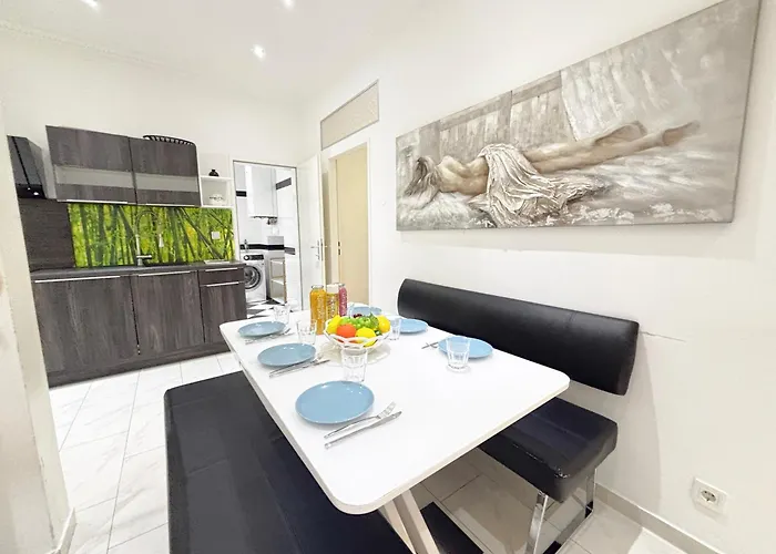3 Bedrooms, Near Hauptbahnhof, 8 People, Kitchen