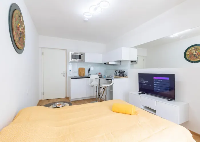 Private 1Br Value Stay W Kitchenette And Walk To Tram