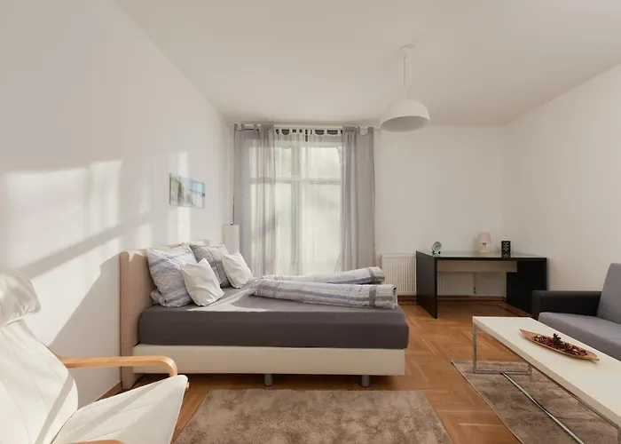 Historic Redesigned Schoenbrunn Palace Apartments W Free Parking And 24H Check-In
