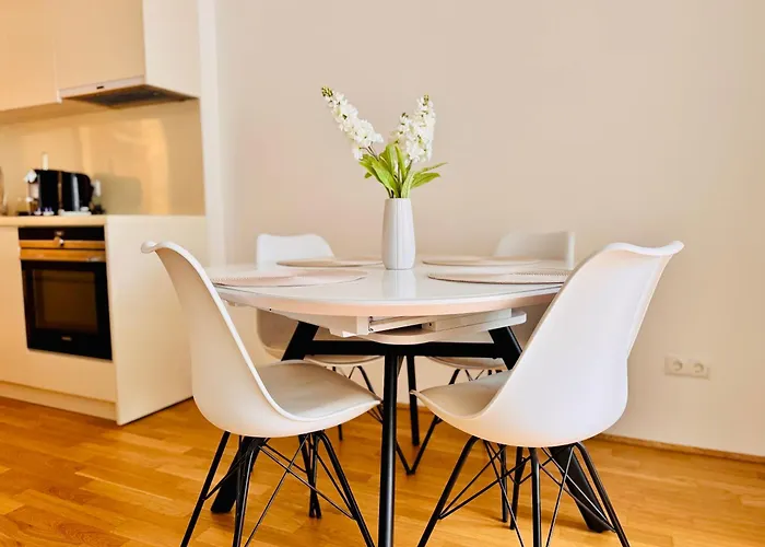 Momentic Apartment - Riverside