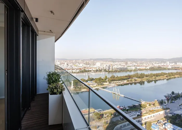 Skyline Suite - Danube-View Balcony & Pool