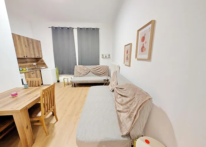 Spacious Apartment For Group Stays - 15 Min From Airport & City Center, 5 Min From Vienna Main-Bus Station Ez11