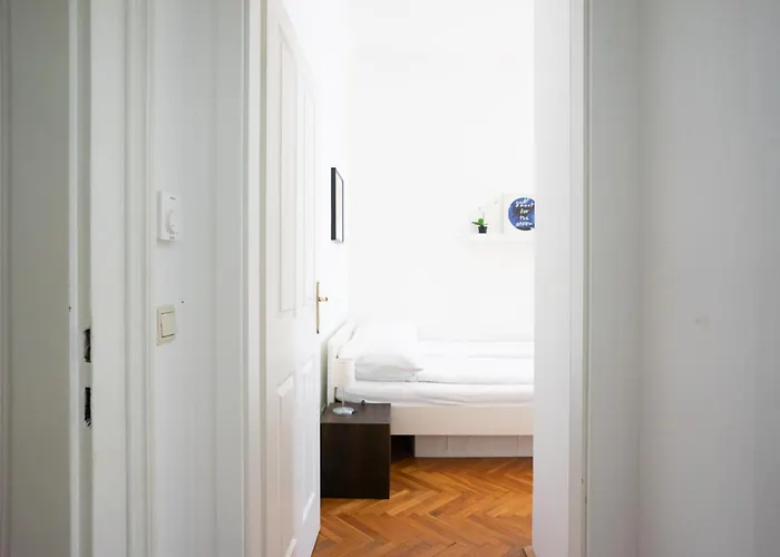 Spacious Stylish Designed 3 Bedroom Apartment Near Naschmarkt And City Center