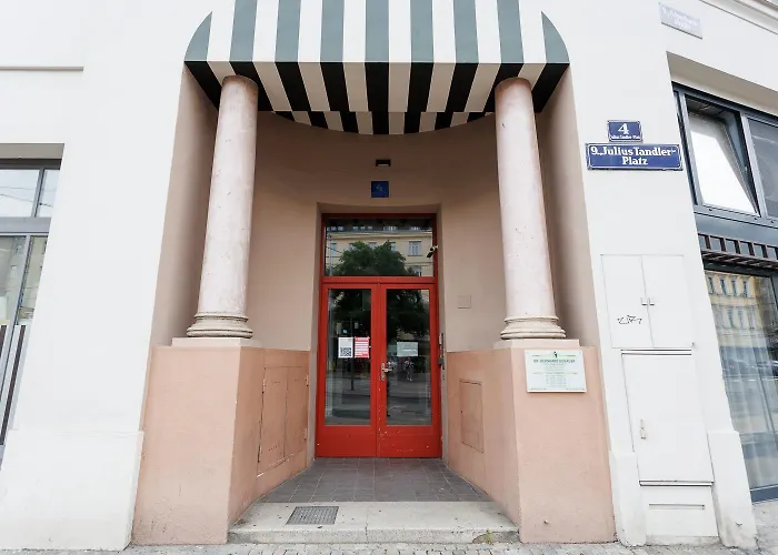 Julius 23 - Cozy Stay Only 5 Mins To City Center