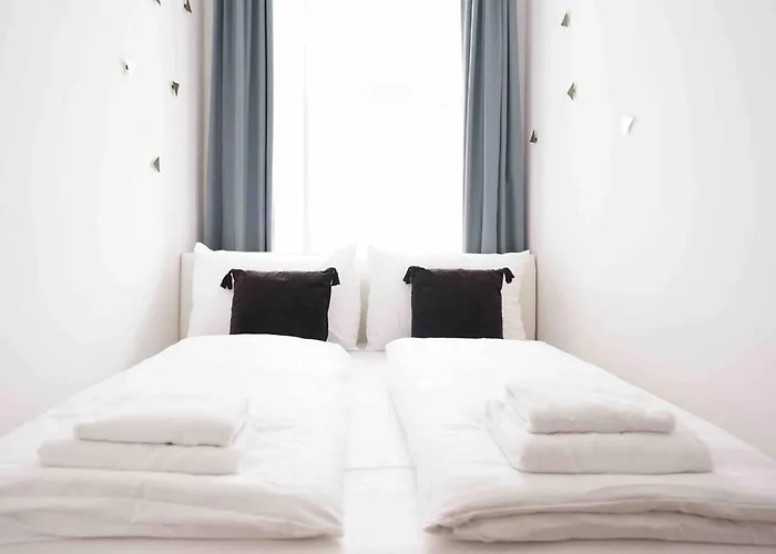 Modern Living In City Center - Fully Equipped