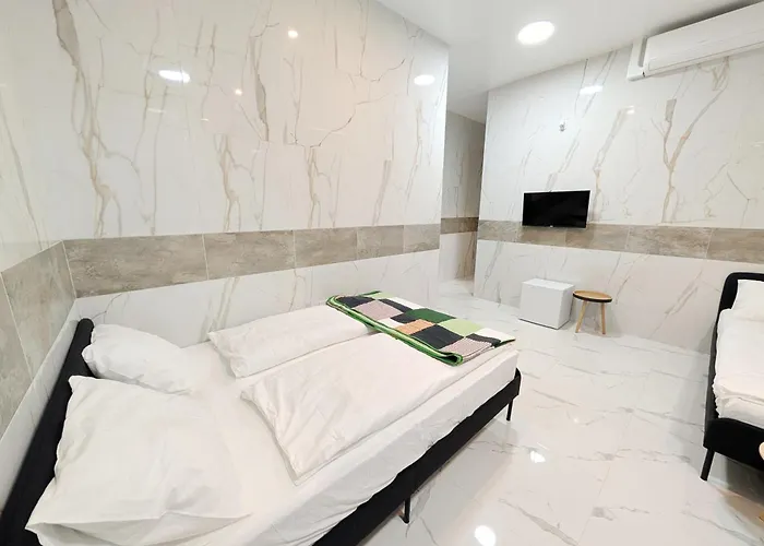 Elegant Vienna Apartments In Prime Location Steps From Danube & Prater Yb4