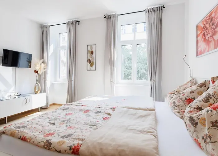 Central Renovated Apartment With Ac & Free Parking
