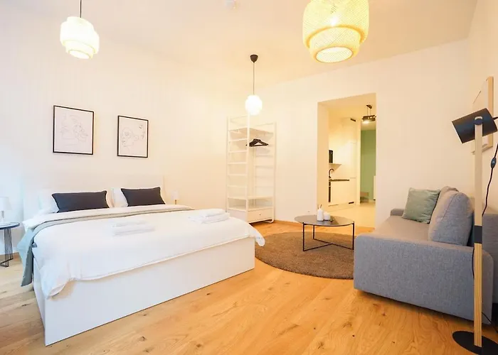 High-End Studio In Elegant Condo