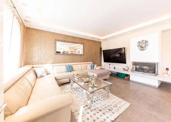 Family & Luxury By Jr City Apartments