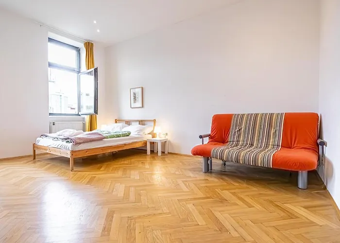 Near Lorenz Boehler & Danube - Modern 4Br Apartment With Garden, Tv & Wifi
