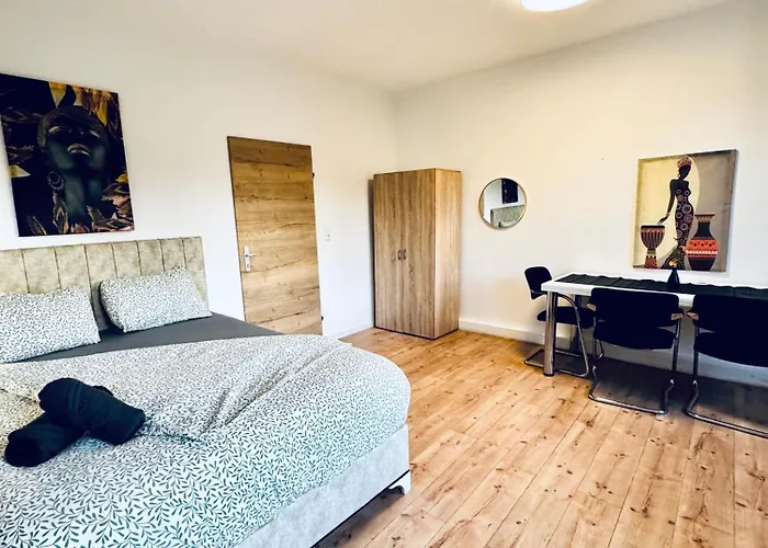 Simple 3 Bedroom Apartment With Outdoor Space Sleeps Up To 8