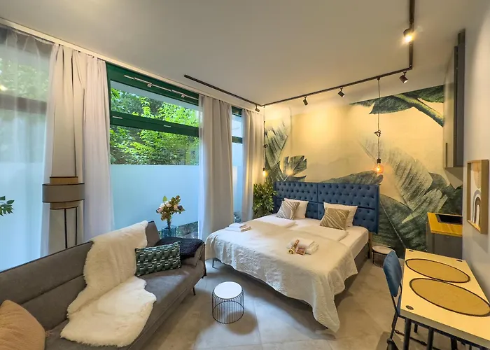 Fried-Rich Apartments
