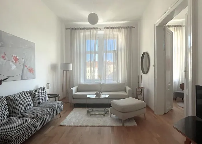 Sunny Apartment On Yppenplatz Near City Center