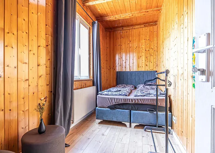 Budget Friendly Private Rooms With Garden