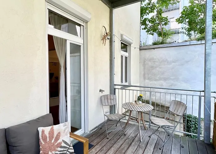 Stylish Central Apartment With Balcony