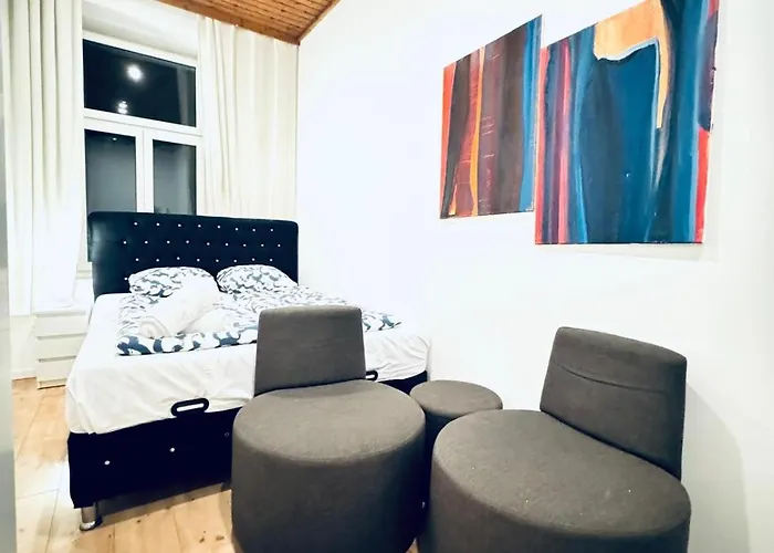 Private Rooms In Elegant 5-Bedroom Residence Near Kaufpark Alterlaa