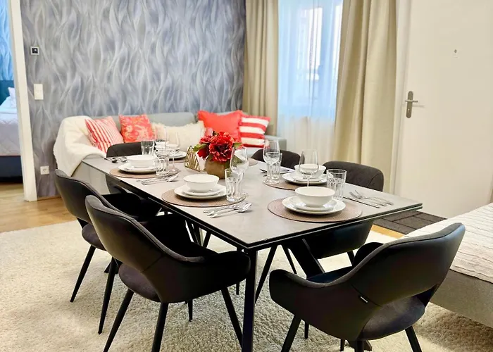 Luxury Apartment With Patio - Free Parking