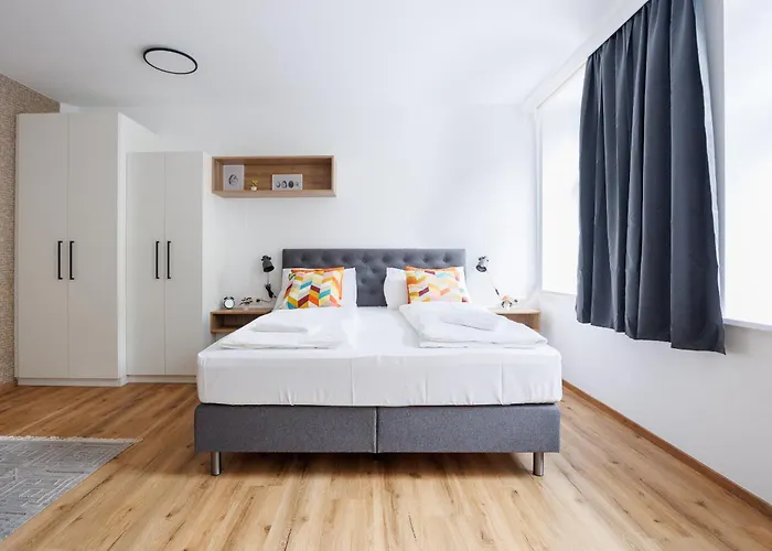 New City Studio Near Schoenbrunn Palace & Metro U3