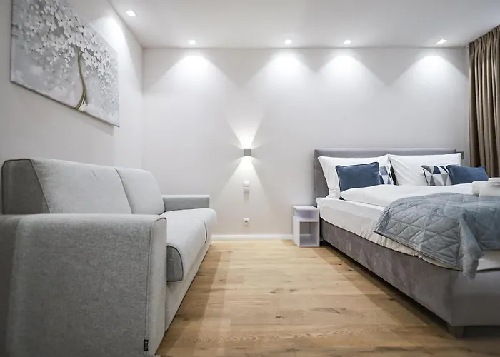 2 Bdr - Apartment Gold, Right Near Schoenbrunn Palace